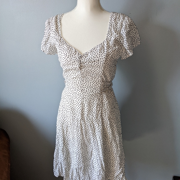Abercrombie & Fitch Dresses & Skirts - Abercrombie & Fitch White Mini Dress with Black Polka Dots